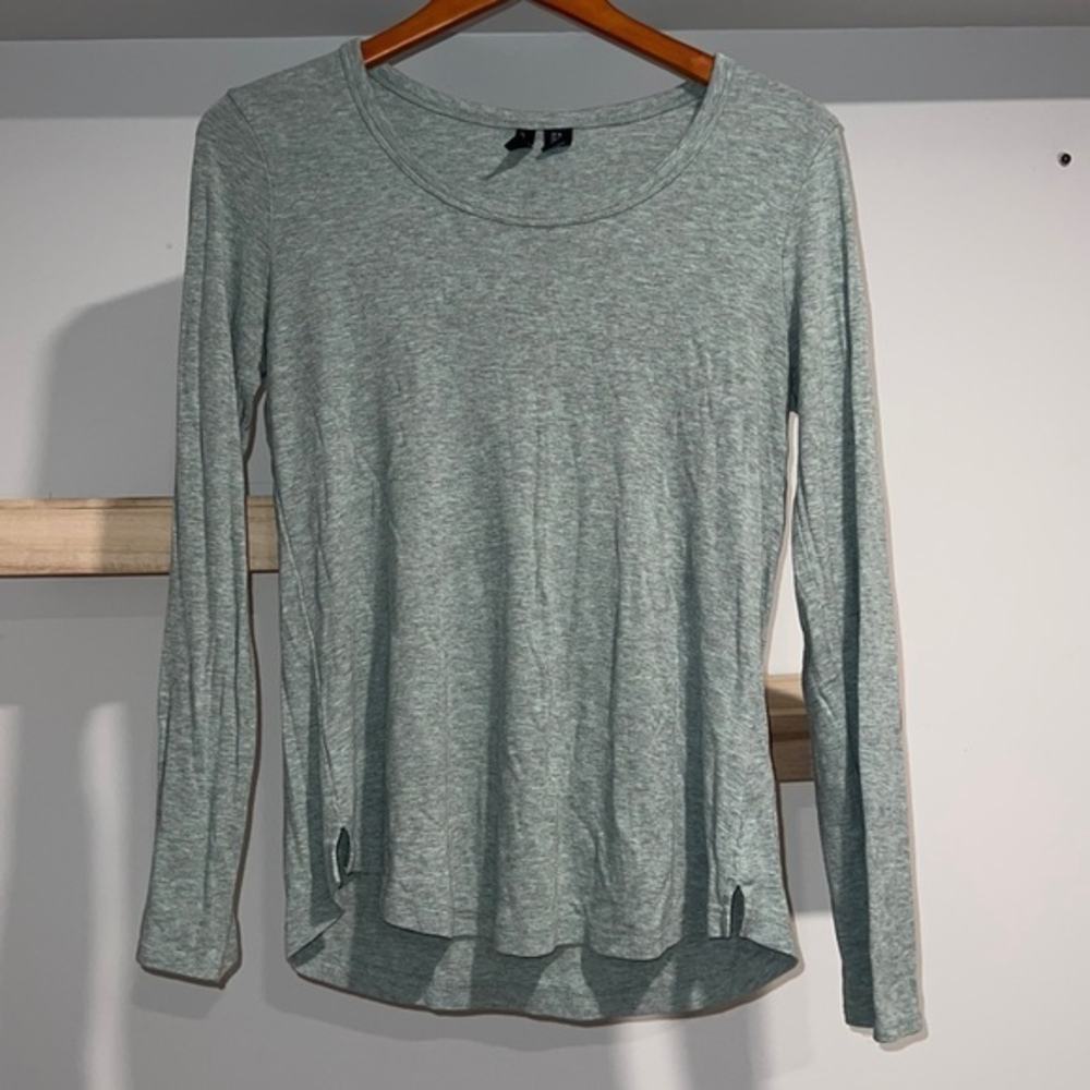 Gray‎ green long sleeve top
